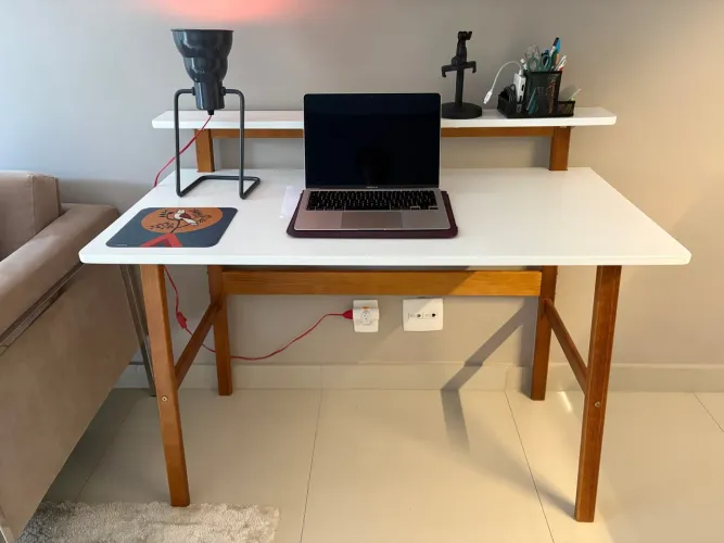 Mesa escrivaninha Tok&Stok com garantia
