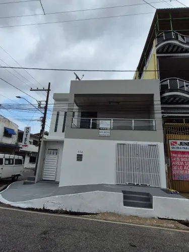 Ampla Casa de Esquina no Centro de Belém