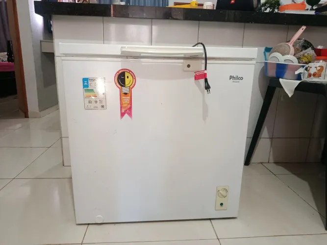Freezer semi novo  Philco.