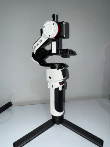Estabilizador de câmera Zhiyun Crane M 3s Combo