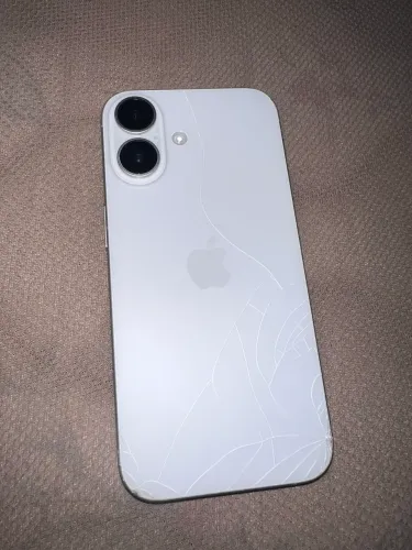 Vendo iPhone 16, 8 meses de uso