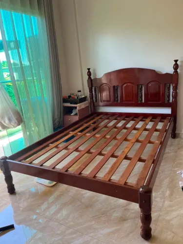 Cama de casal , madeira maciça!