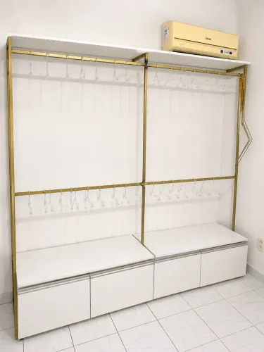 ARARA DE ROUPA COM GAVETAS
