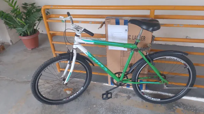 VENDO Gios aro 26, mais antiga, com freio a disco mecânico e alguns componentes já usados