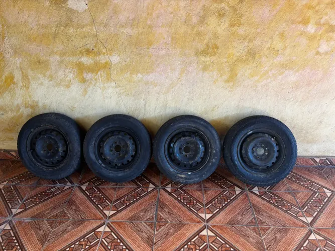 Rodas aro13 com pneus