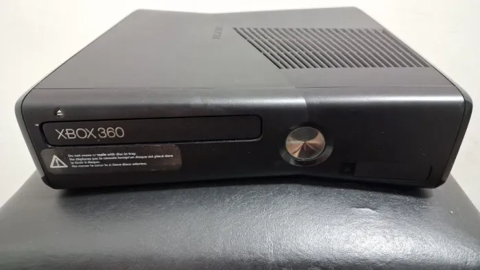 Xbox 360 Slim + Kinect + Controle