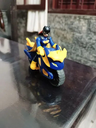 Imaginext DC Super Friends - Batgirl + Batmoto (completa)