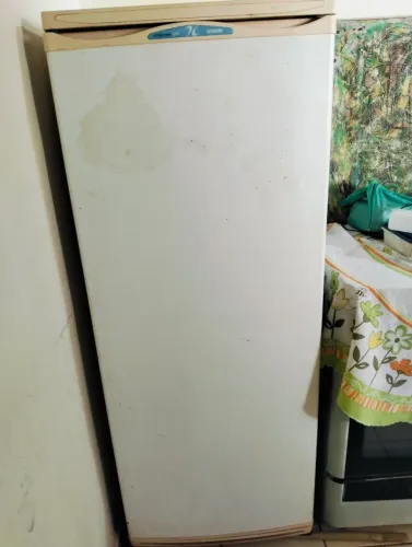 Geladeira 300l gela muito