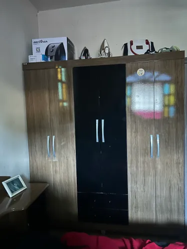 guarda-roupa seis porta em duas gavetas