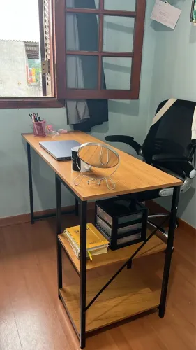 Escrivaninha estilo industrial em ótimo estado
