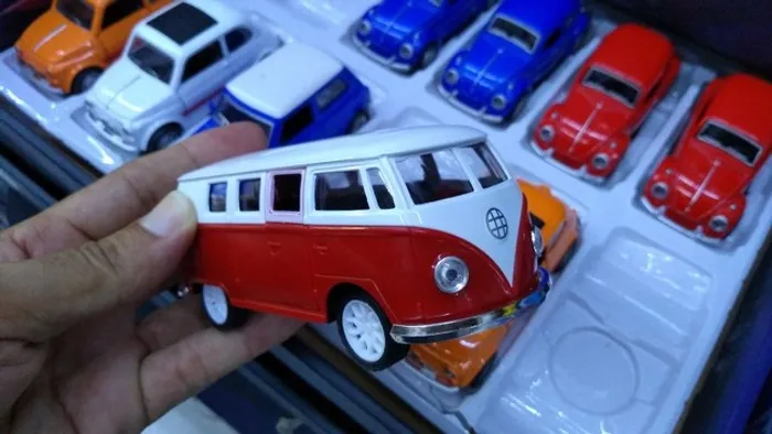 Carros para coleção em metal miniatura abre fecha portas fricção