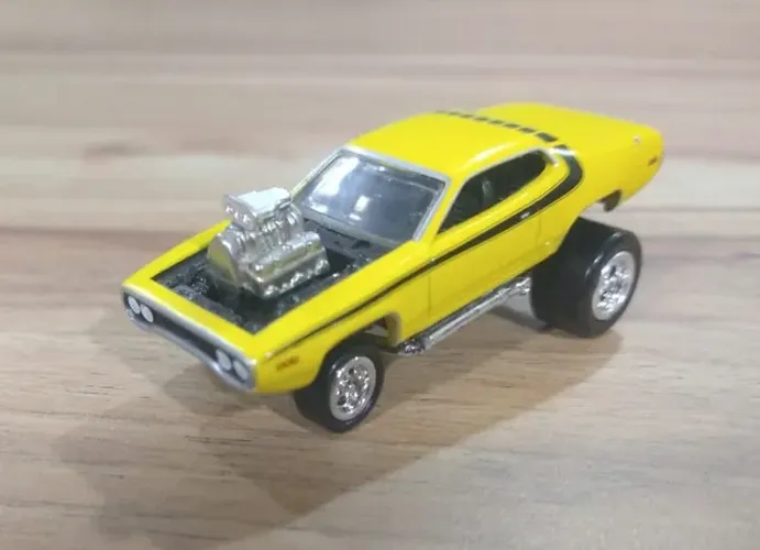 Johnny Lightning Daisy's Plymouth Road Runner (Loose - com detalhe)