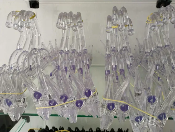 Cabides de plástico transparente kit c/5 novos dh ou pix