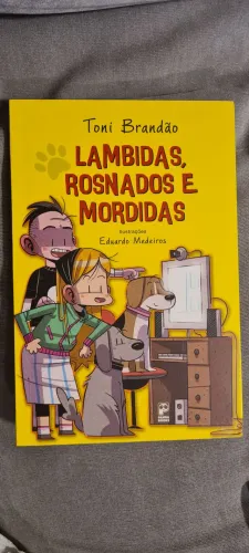 Lambidas, rosnados e mordidas
