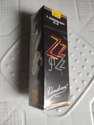  Cx c/ 5 palhetas Vandoren ZZ Jazz Saxofone Tenor 3 1/2