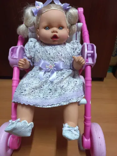 Boneca com carrinho 