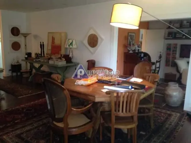 Apartamento à venda com 4 quartos, suíte e 2 vagas no Leblon Rio de Janeiro/RJ