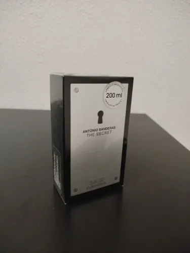 Perfume the secret Antônio Banderas 