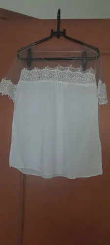 Blusa branca de renda, marca MOB