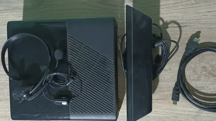Microsoft Xbox 360 Super Slim 500 GB + Controle + Jogos