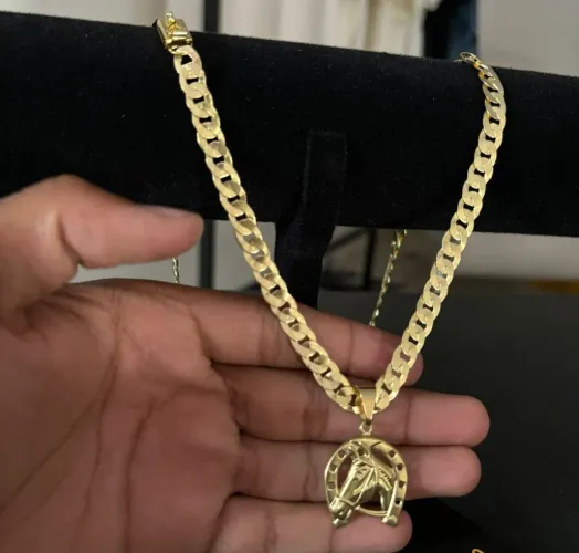 Cordão e Pingente Em Moeda Antiga