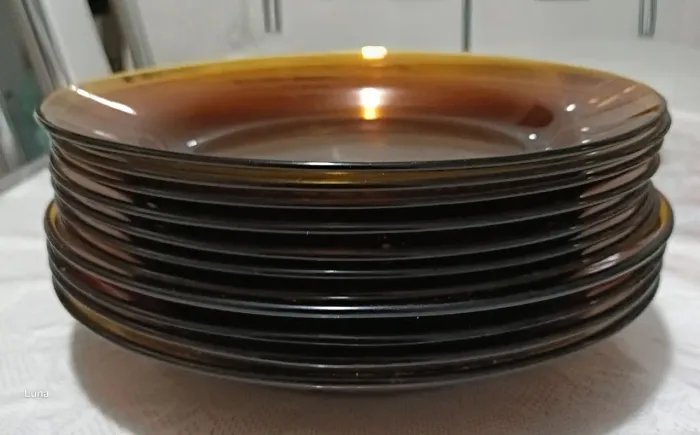 Conjunto de Pratos de Vidro Âmbar. Duralex 5 médios e 5 grandes. 