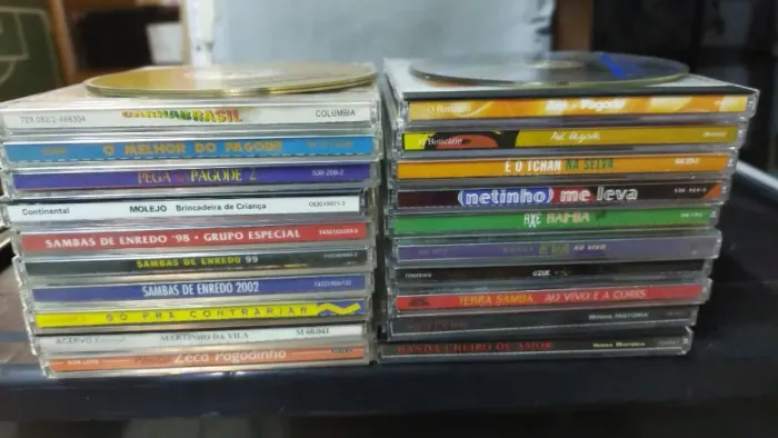 Lote 25 CDs de Pagode, Samba e Axé Originais