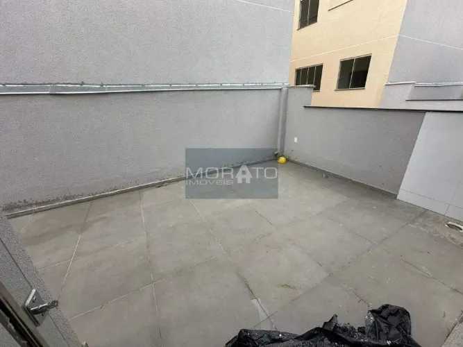 Cobertura 3 Quartos, 1 Banheiro , 1 Lavabo , 1 Vaga no Bairro Nacional.