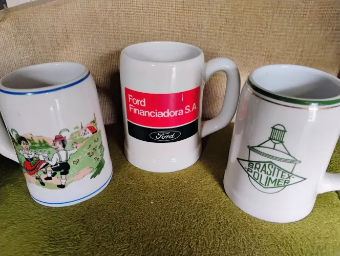 Três canecas vintage