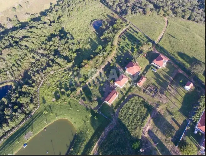 Sítio em CASSIA DOS COQUEIROS com porteira fechada! Próximo a cidade!