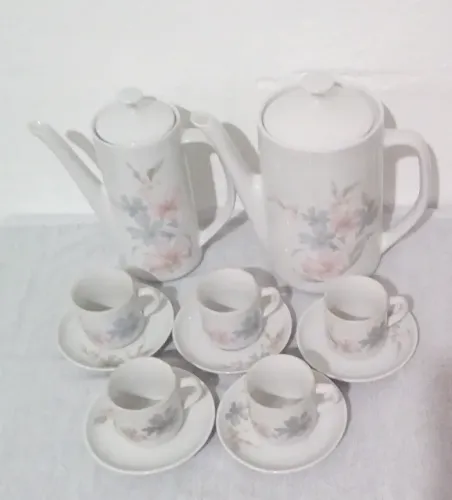 conjunto de café de porcelana com 12 peças