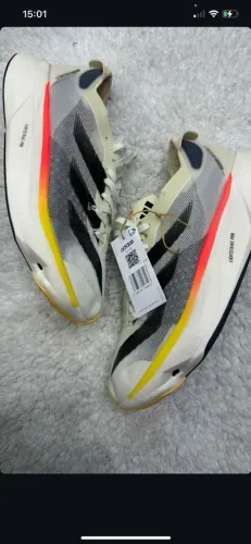 Tênis Adidas Lightstrike cores incríveis 