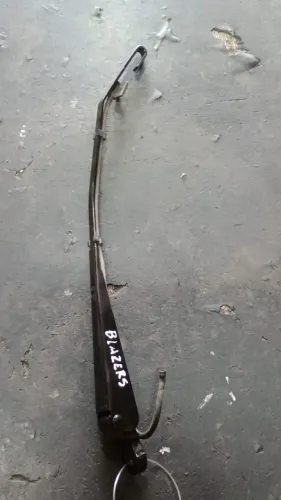 Aste do limpador traseiro Blazer 98 com mangueira e esguicho