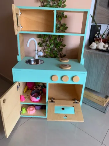 Cozinha de madeira infantil funcional