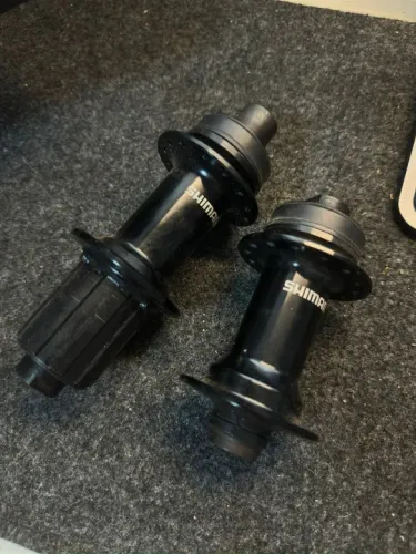 Par de Cubo Shimano Tiagra 12mm C Lock 28f 10 11 12v