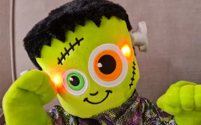 Pelucia eletronica Frankenstein nova