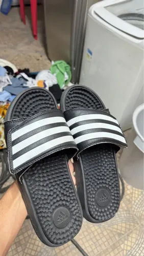 Chinelo Adidas
