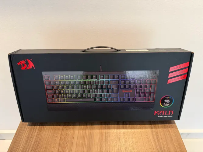 Teclado mecânico Gamer Redragon Kala RGB switch marrom