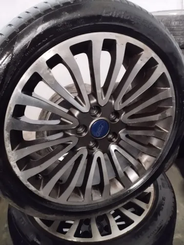 Jogo de Rodas Ford fusion perfil 335- 45- 18 com pneus em bom estado.
