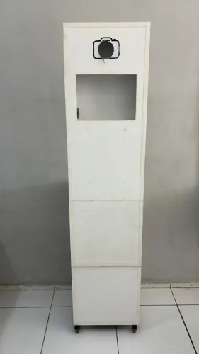 Totem fotográfico em MDF desmontável com rodinhas - pronto pra personalizar!