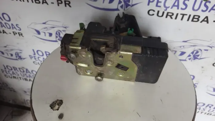 Fechadura traseira direita Vectra 98