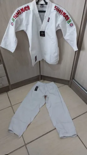 Kimono Shiroi infantil Taekwondo tamanho 000