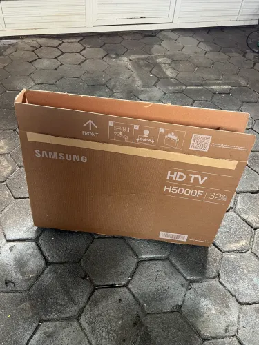 Caixa de TV de 32 polegadas.
