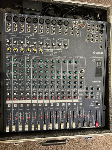 Mesa de som analógica Yamaha MG16 canais com case 