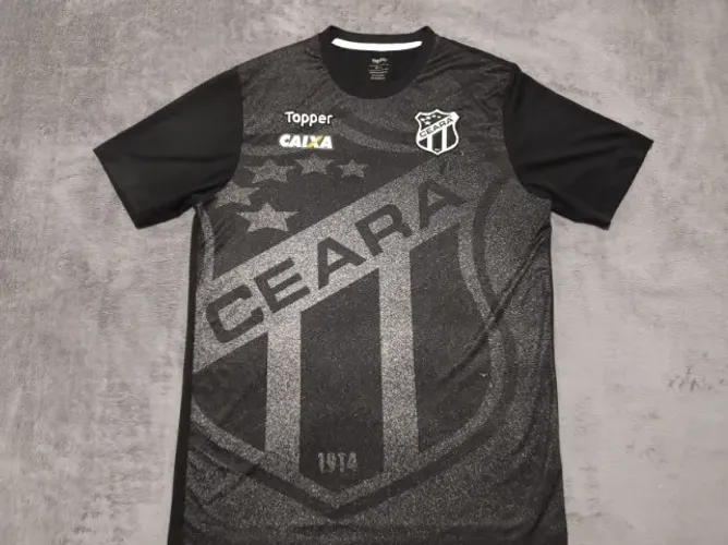 Camisa Oficial Ceará Topper 2018 Aquecimento, tamanho G(53x77cm). Praticamente impecável!