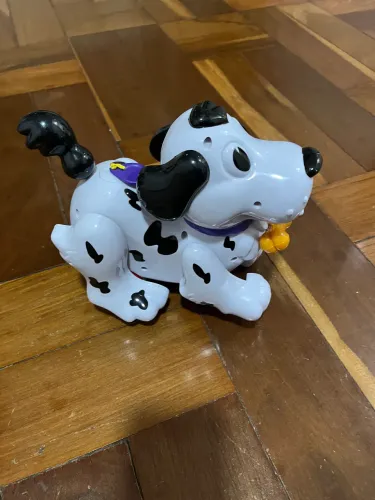 Brinquedo cachorrinho late e corre com pilhas