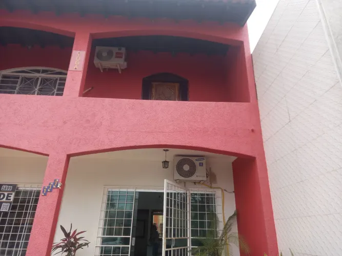 Vendo um sobrado e uma casa, ideal para comércio no centro de Campo Grande MS