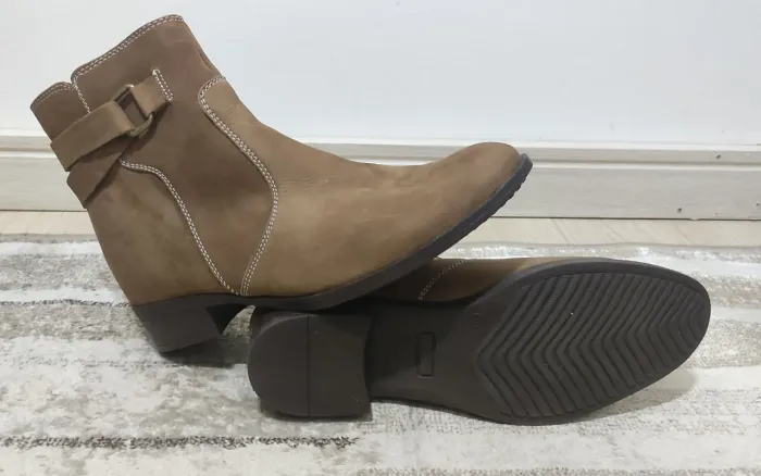 Bota de cano baixo marrom NOVA tamanho 37