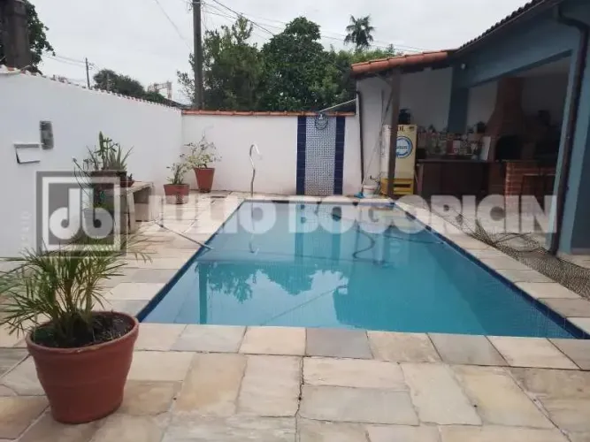Casa de rua : / Residencial / Bancários