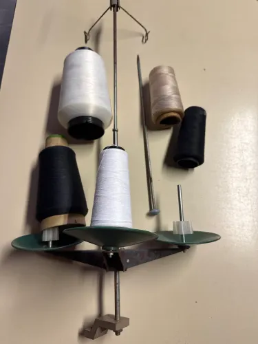 Porta fio suporte overloque +5 carreteis fio com avarias 